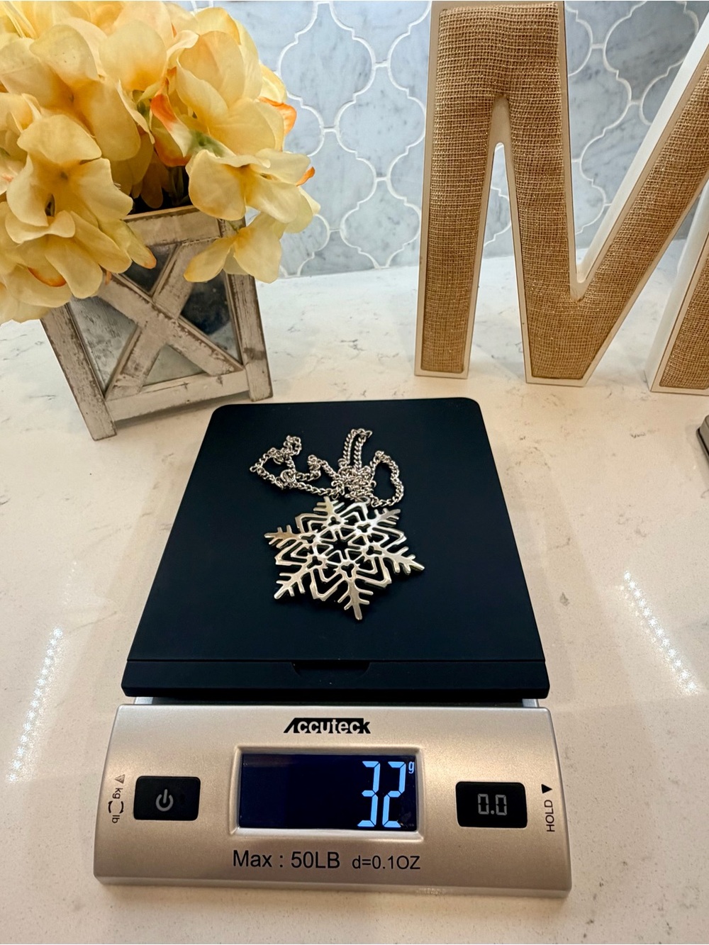 Vtg. Reef & Barton Pewter Snowflake Necklace 24”Chain 3” Snowflake. Blue pouch